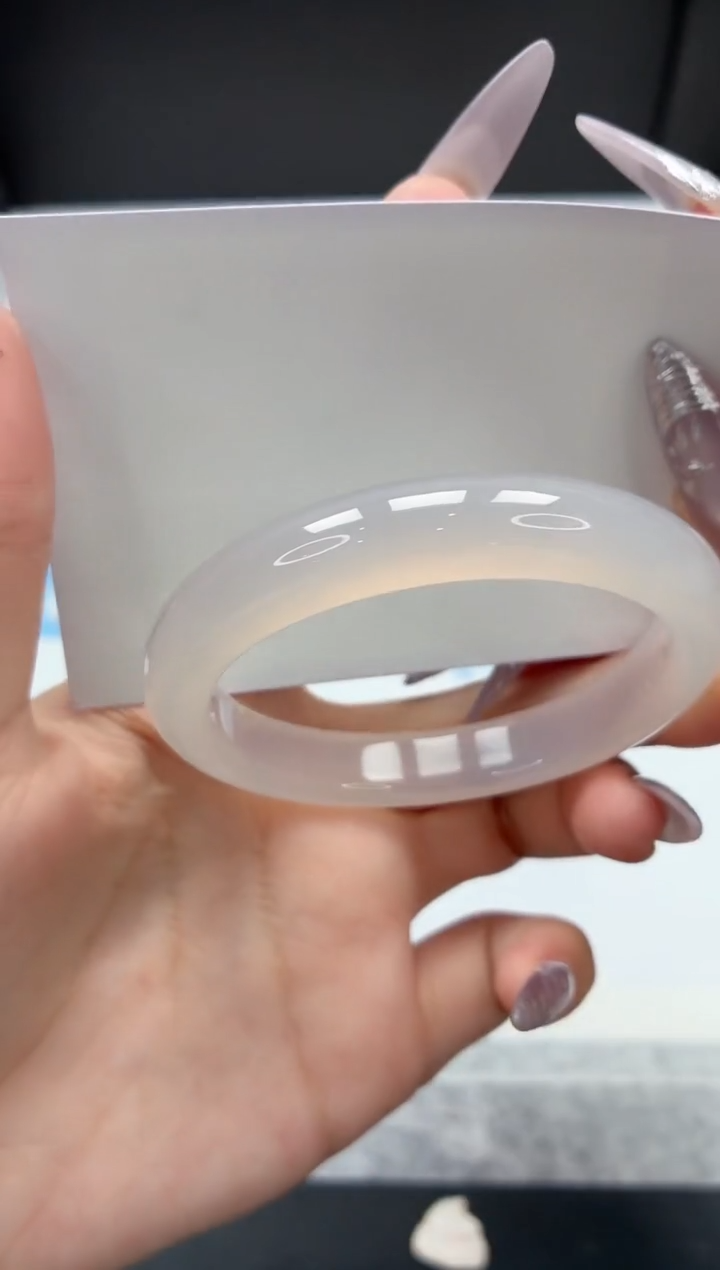 石英质玉手镯未镶嵌186/54.8荔枝