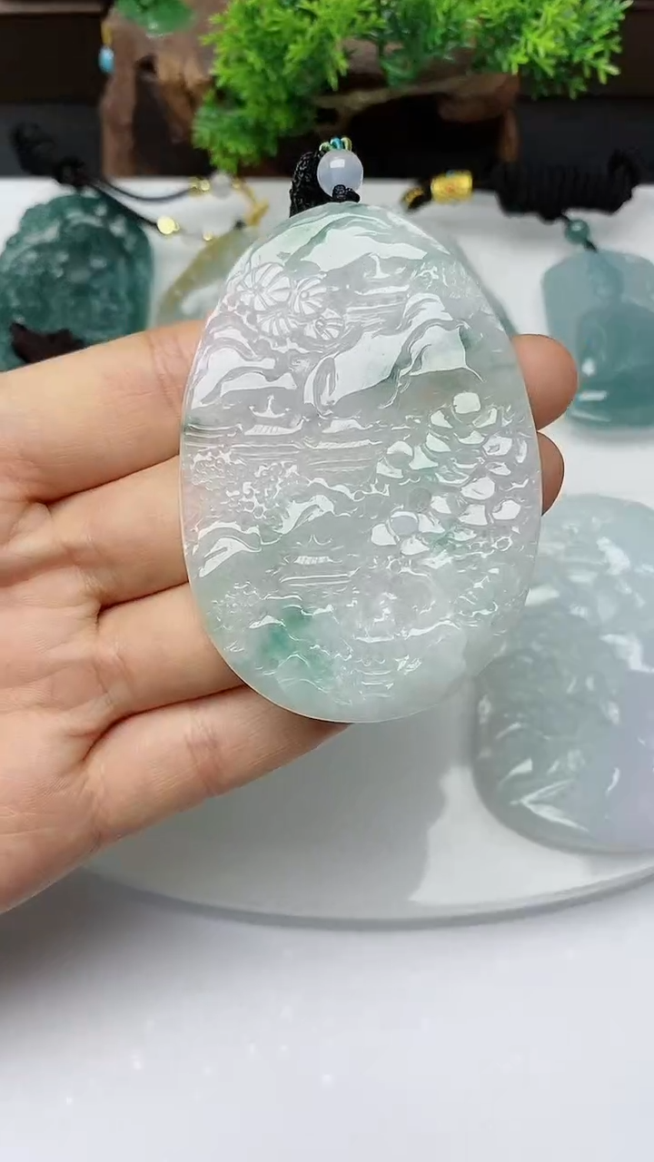 【闪购商品】翡翠颈饰未镶嵌         