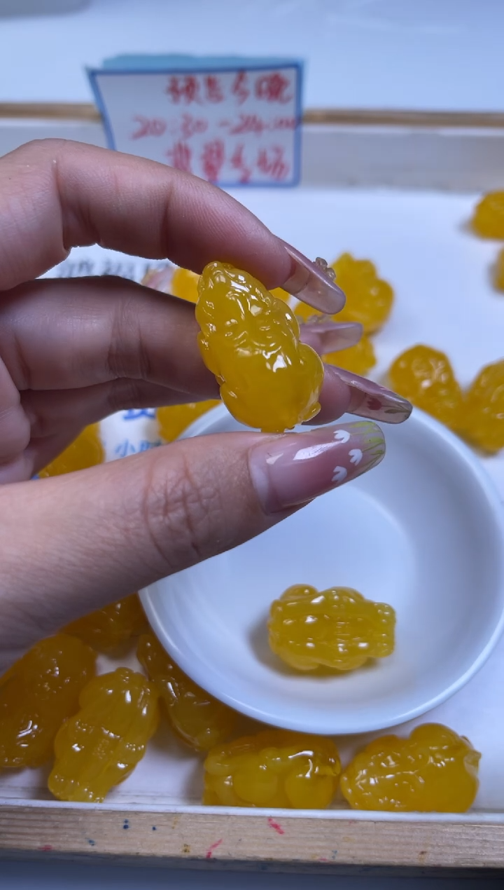 裸石蜜蜡未镶嵌C503 蜜蜡 皮休（通孔）30*18*16mm1个5元