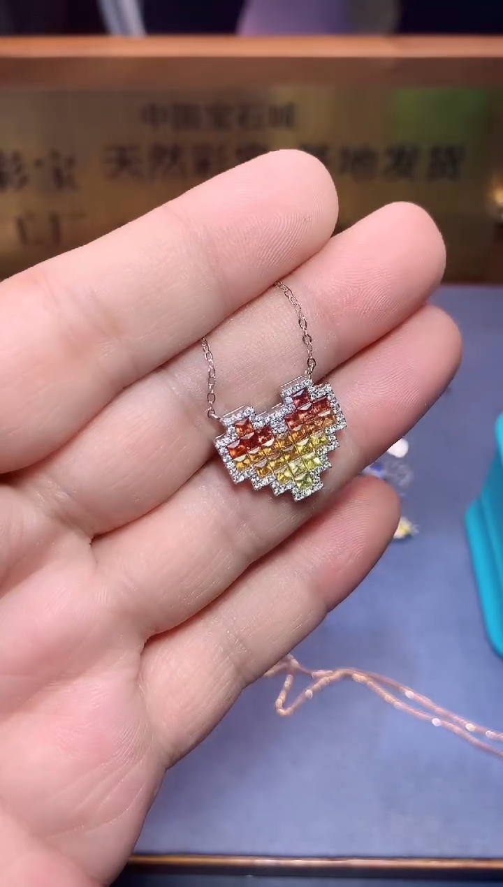 【闪购商品】蓝宝石吊坠(赠链)银S925镶嵌........