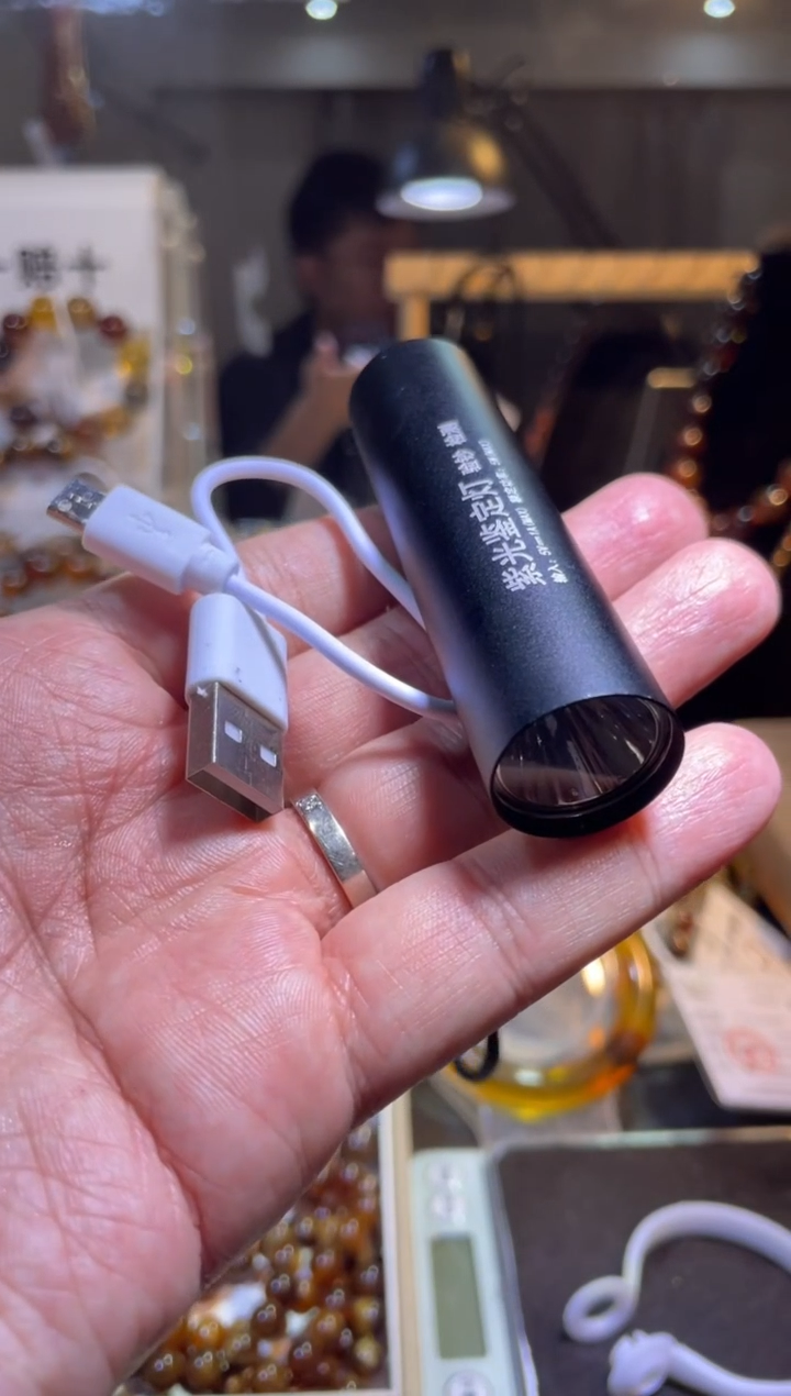 裸石琥珀未镶嵌我***啊灯