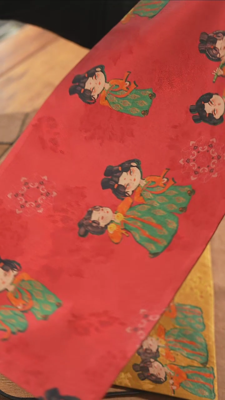 【闪购商品】仕女图红色···········