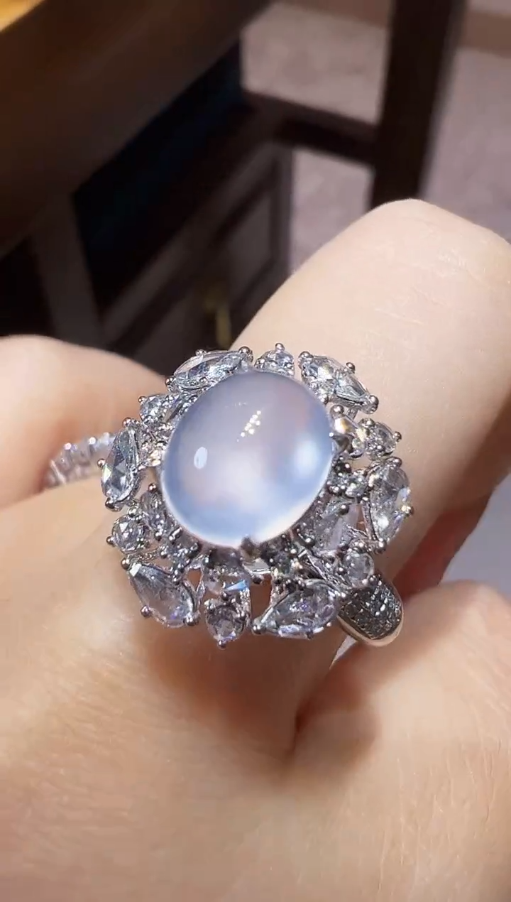 18K金镶嵌戒指翡翠蛋面