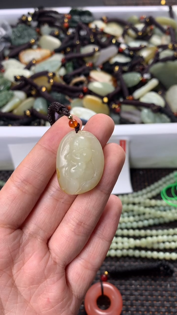 【闪购商品】和田玉颈饰未镶嵌多样性发货没有证书拍一发一有瑕