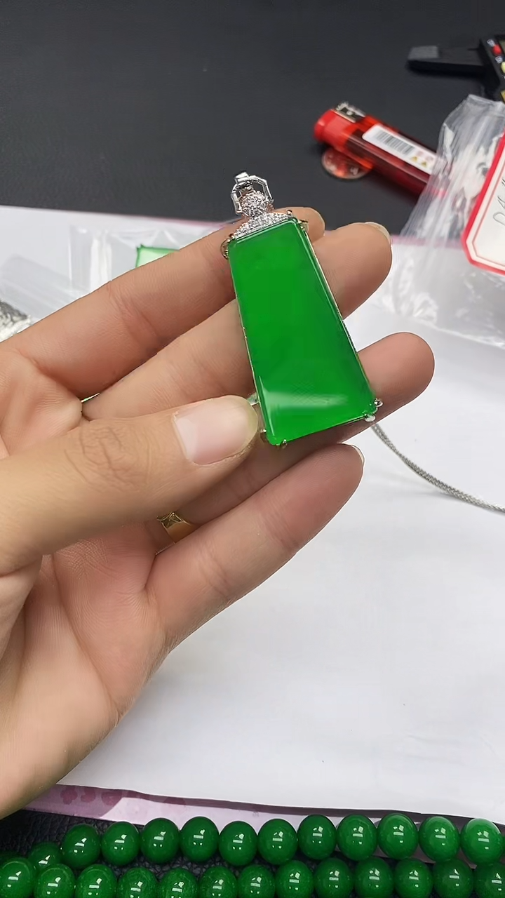 吊坠(赠链)银S925镶嵌翡翠D44