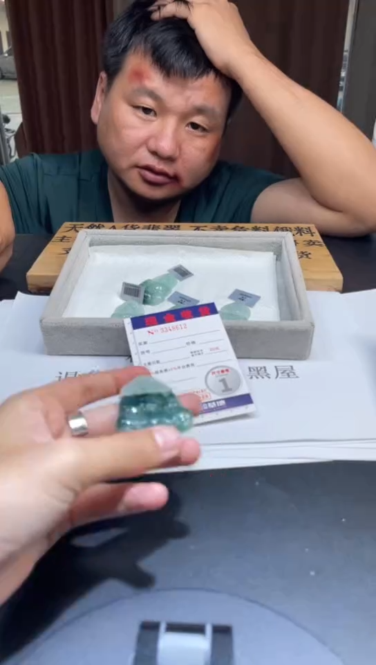 定制翡翠未镶嵌未抛光毛货多样性发其一拍一发一8611金扣