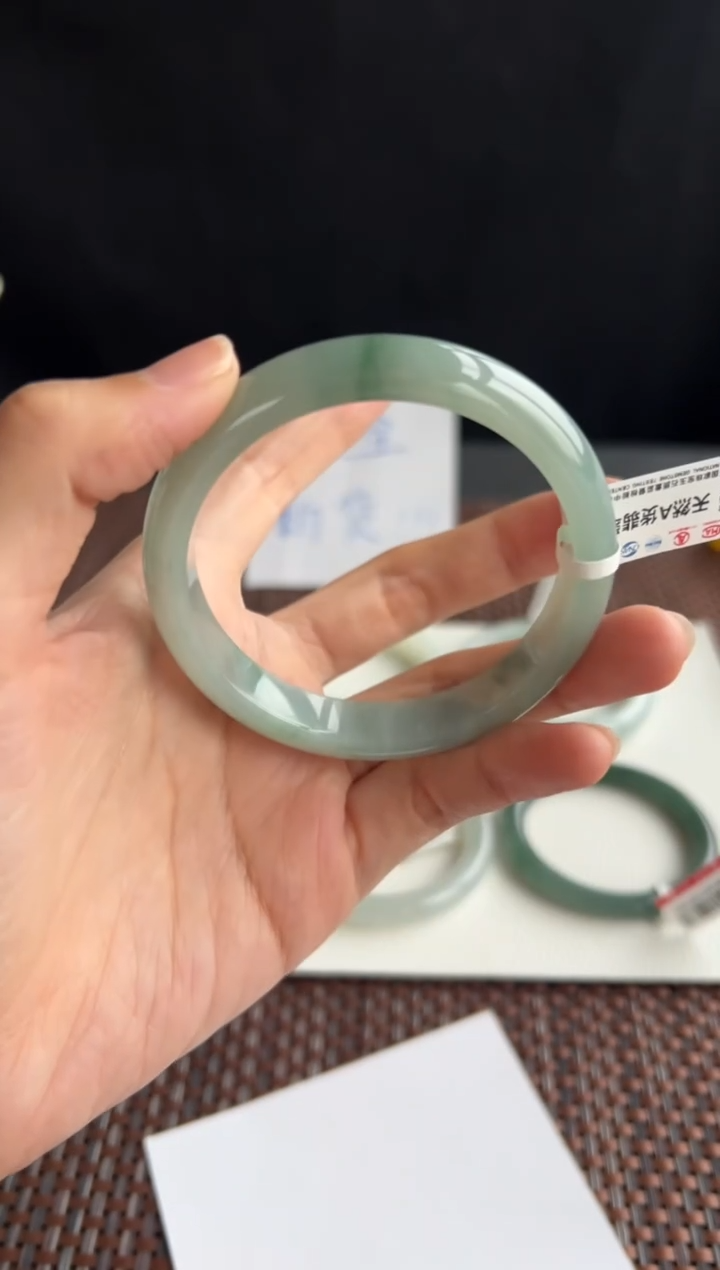 翡翠手镯未镶嵌79号57.9*11.6*7.9