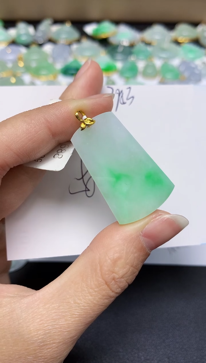 翡翠18K金镶嵌颈饰 天然翡翠A货