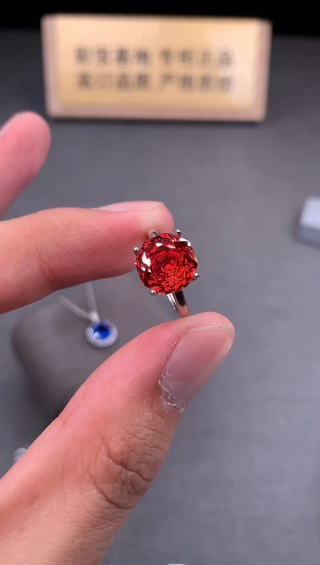 银S925镶嵌戒指石榴石2222