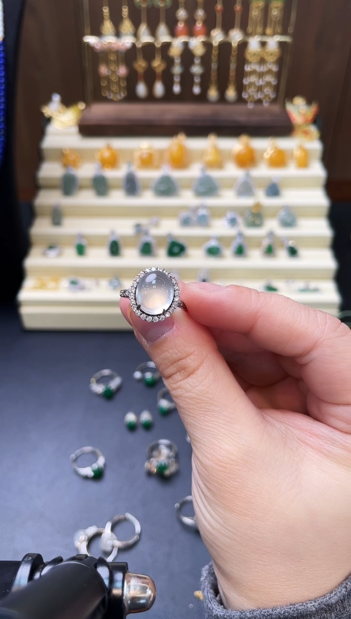 【闪购商品】石英质玉戒指银S925镶嵌圆蛋面戒指