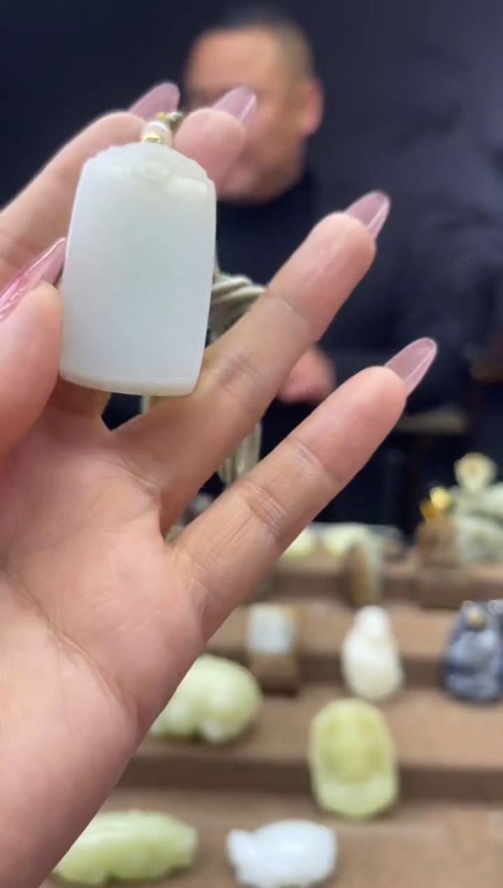 颈饰未镶嵌和田玉1