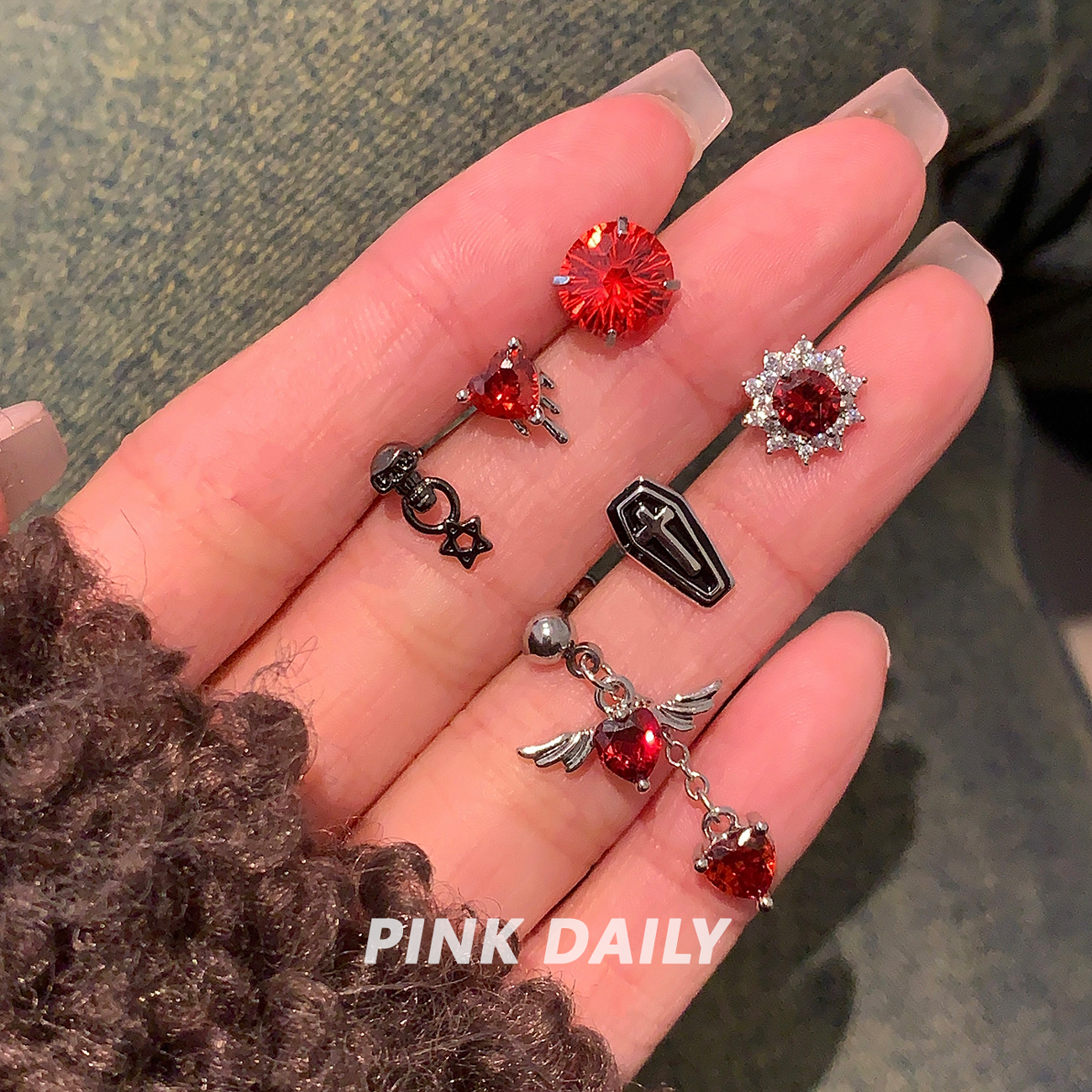 钛钢锆石耳饰 Pink Daily暗黑风红色锆石耳骨钉钛钢耳蜗钉养耳洞