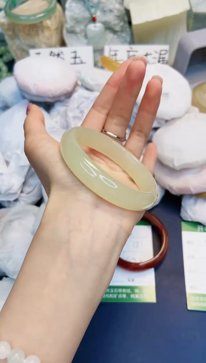 【闪购商品】石英质玉手镯未镶嵌481