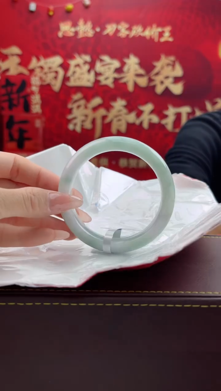 【闪购商品】翡翠手镯未镶嵌17翡翠手镯（微瑕）