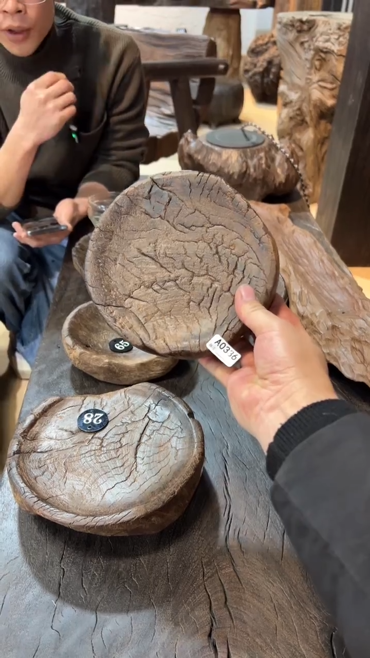 乌木类三**两336树根料底座