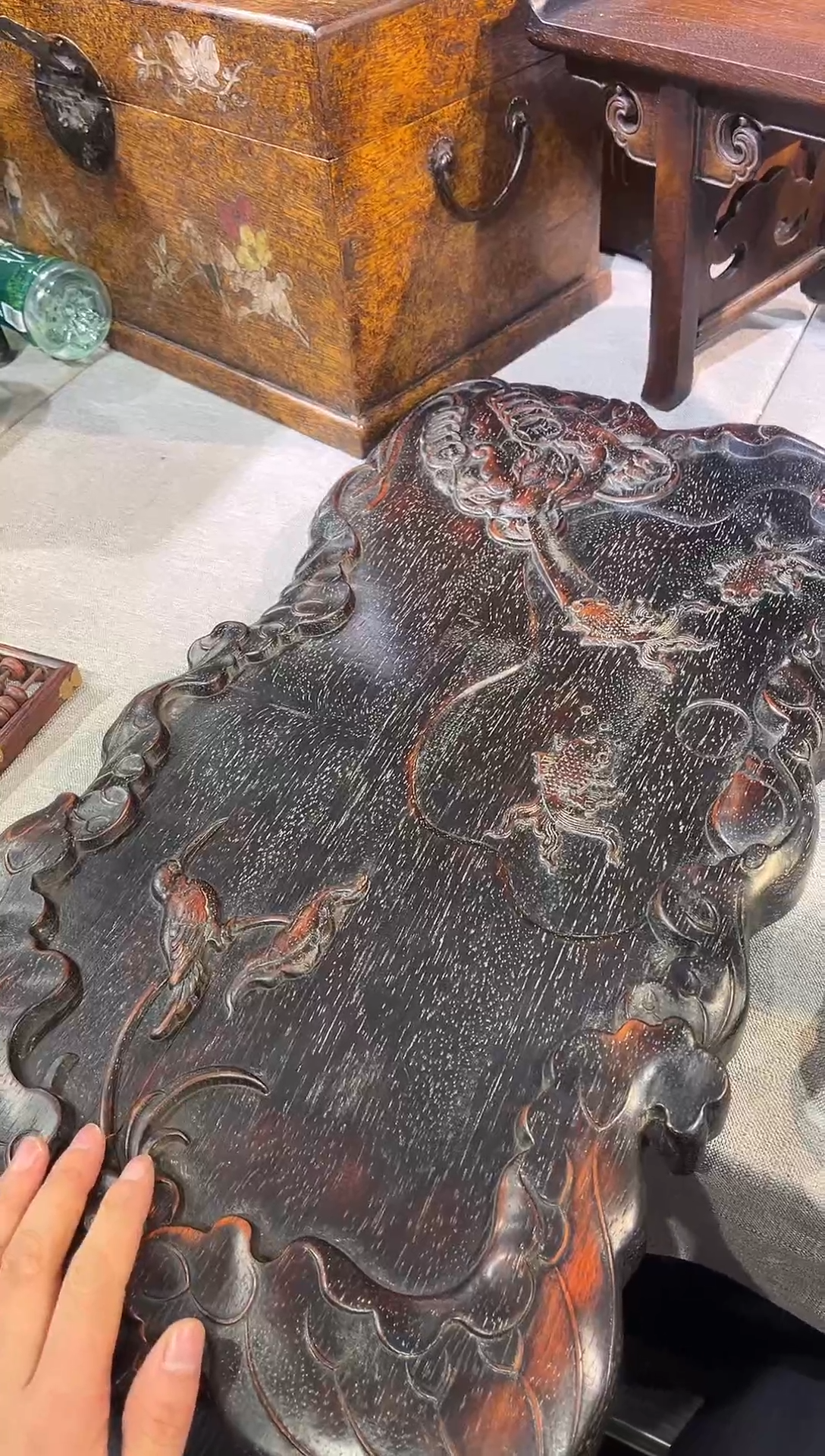 木紫檀雕刻金蟾茶海