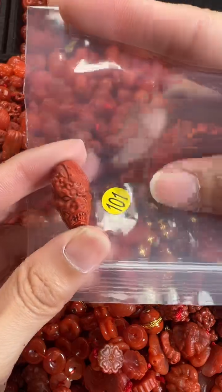 南红玛瑙未镶嵌颈饰1