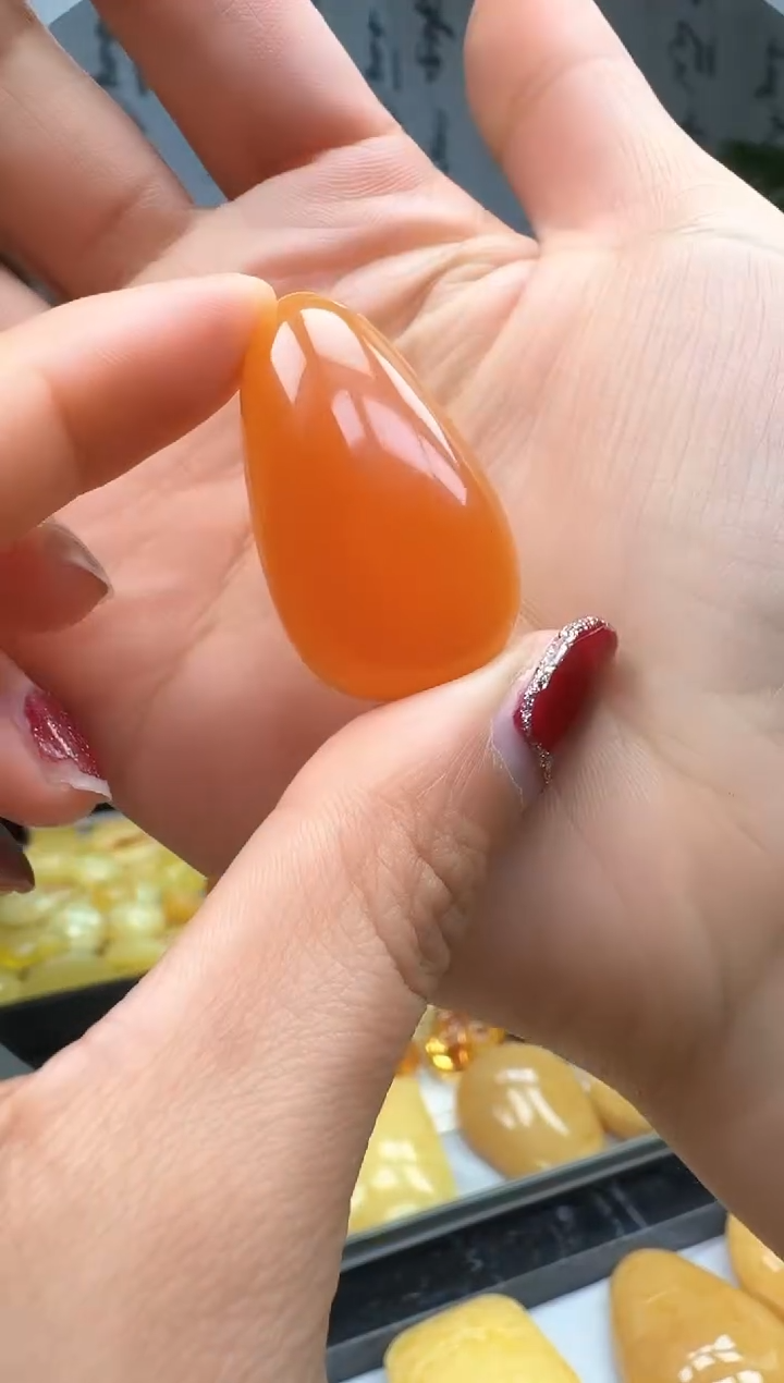 【闪购商品】琥珀裸石未镶嵌挂坠