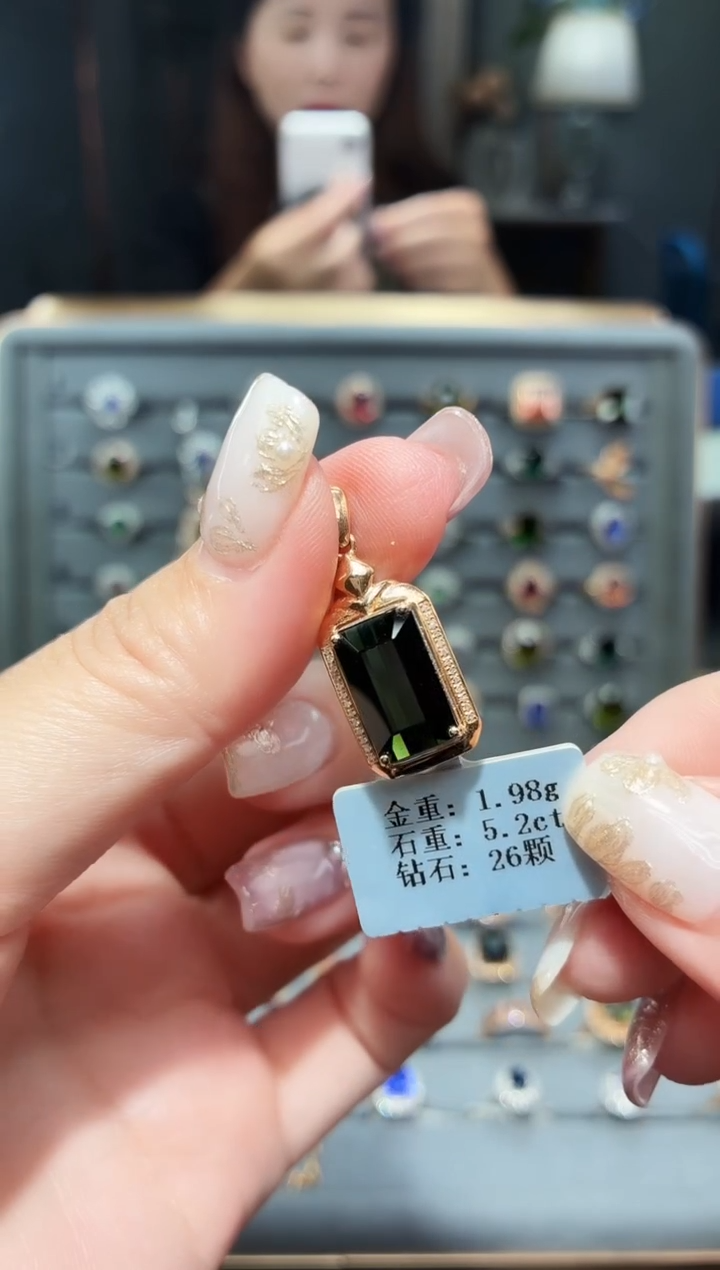 颈饰18K金镶嵌碧玺5.2..