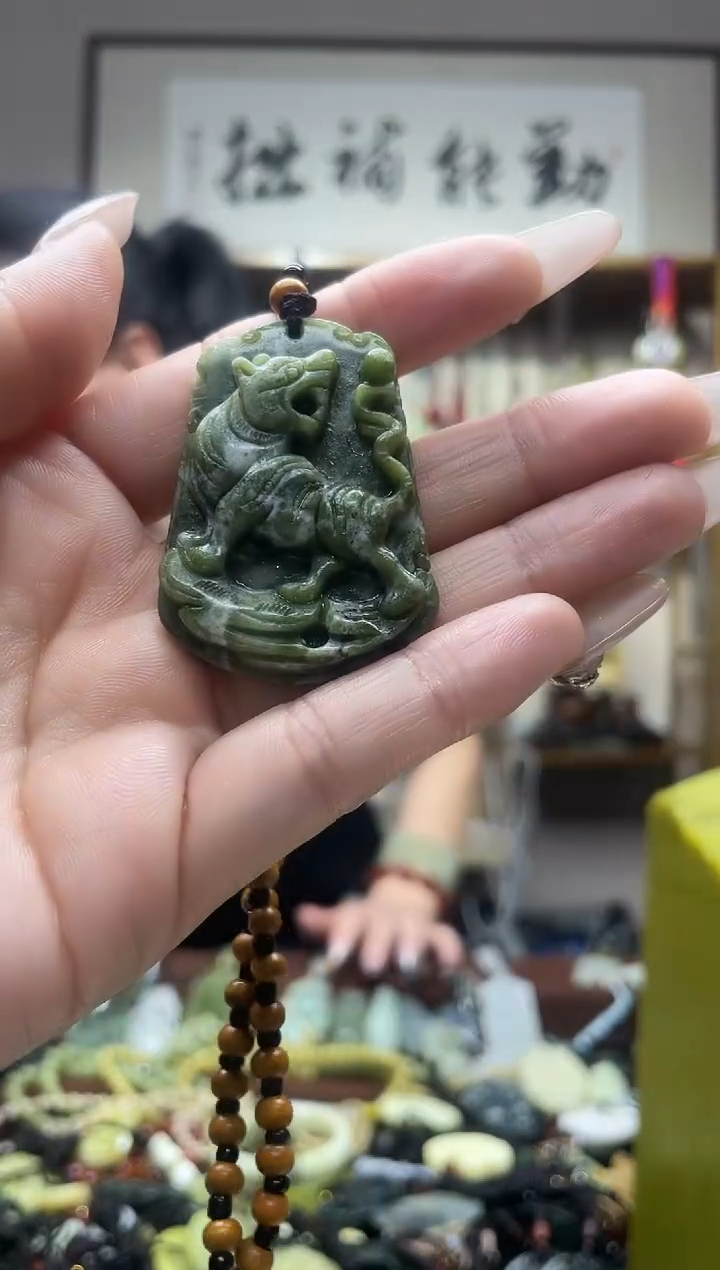 未镶嵌岫玉吊坠·