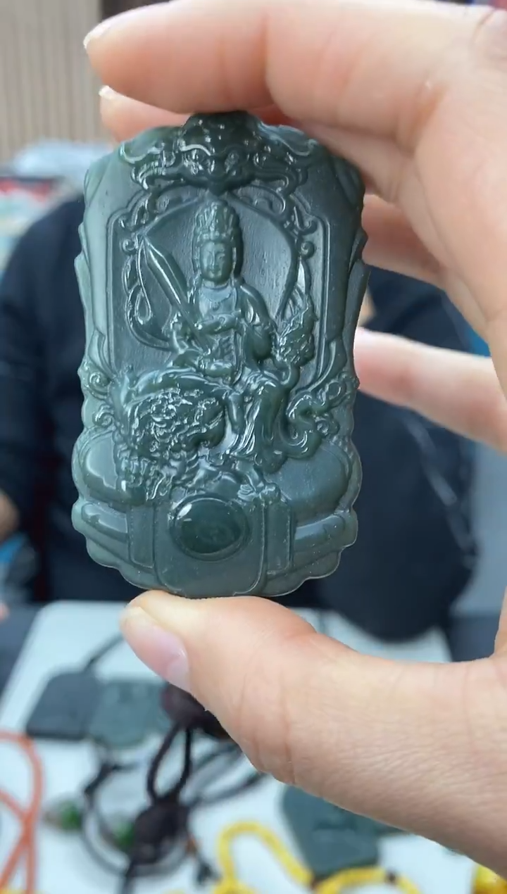 颈饰未镶嵌和田玉兔