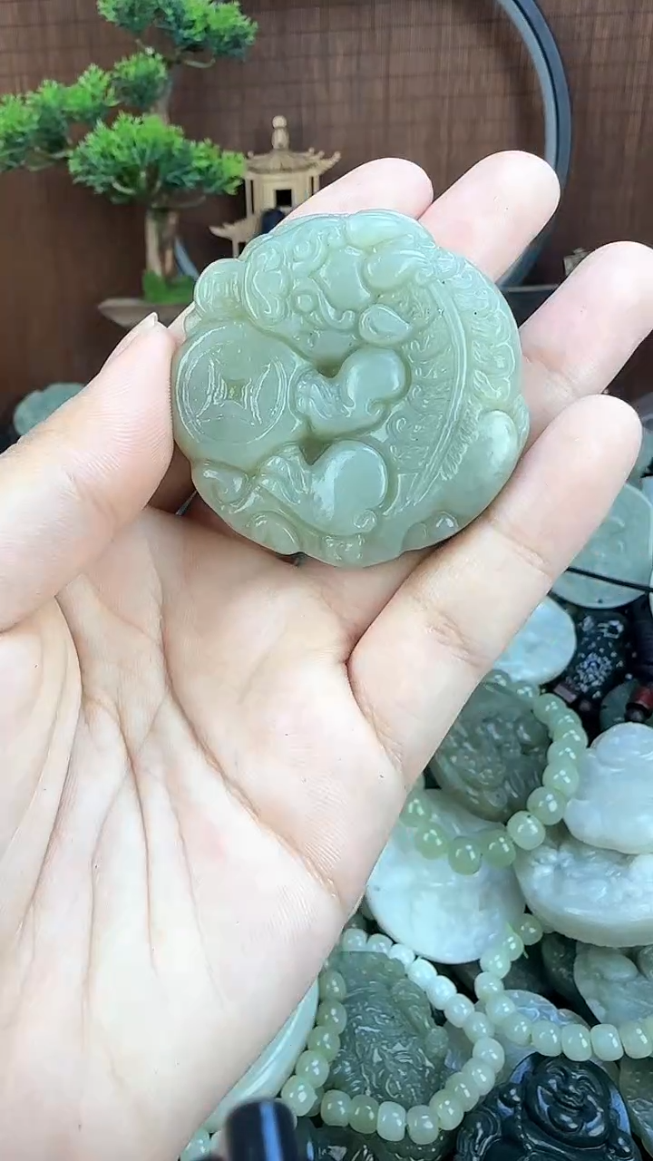 和田玉未镶嵌颈饰1