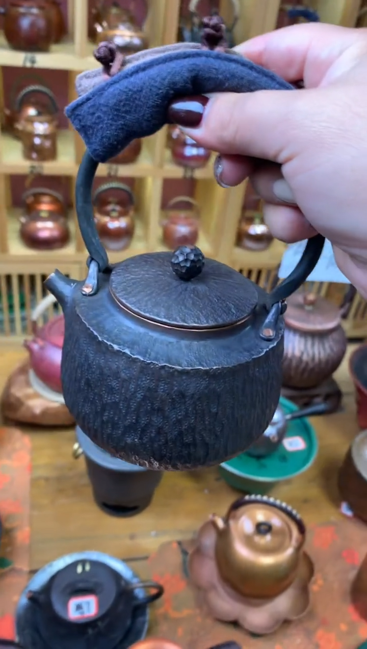 可***?小号做旧树皮纹提梁壶