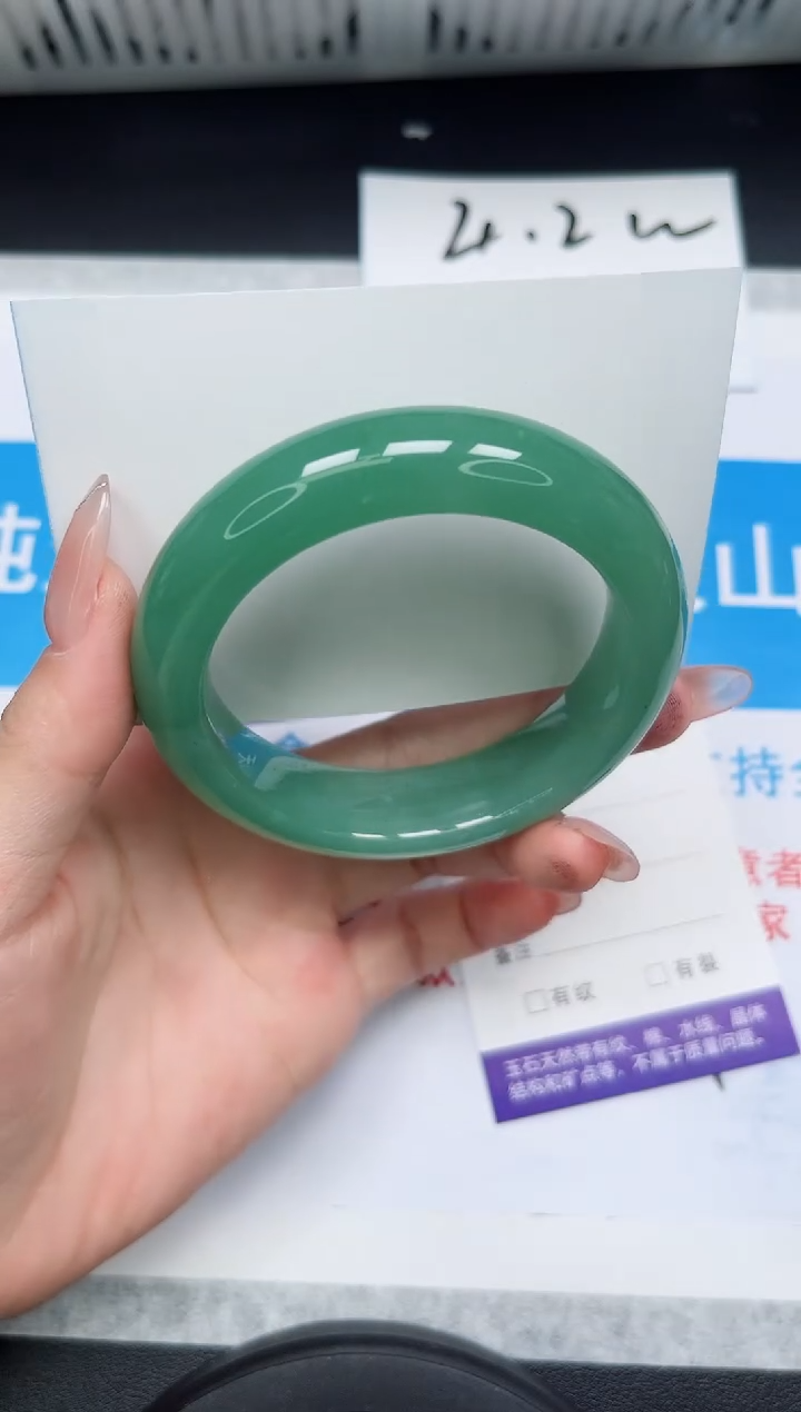 【闪购商品】石英质玉手镯合金137