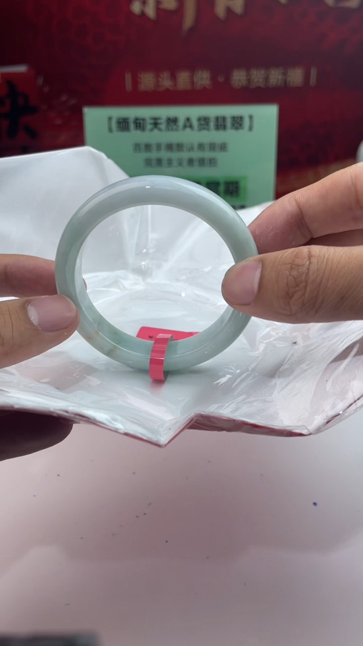 【闪购商品】翡翠手镯未镶嵌1翡翠手镯（微瑕）