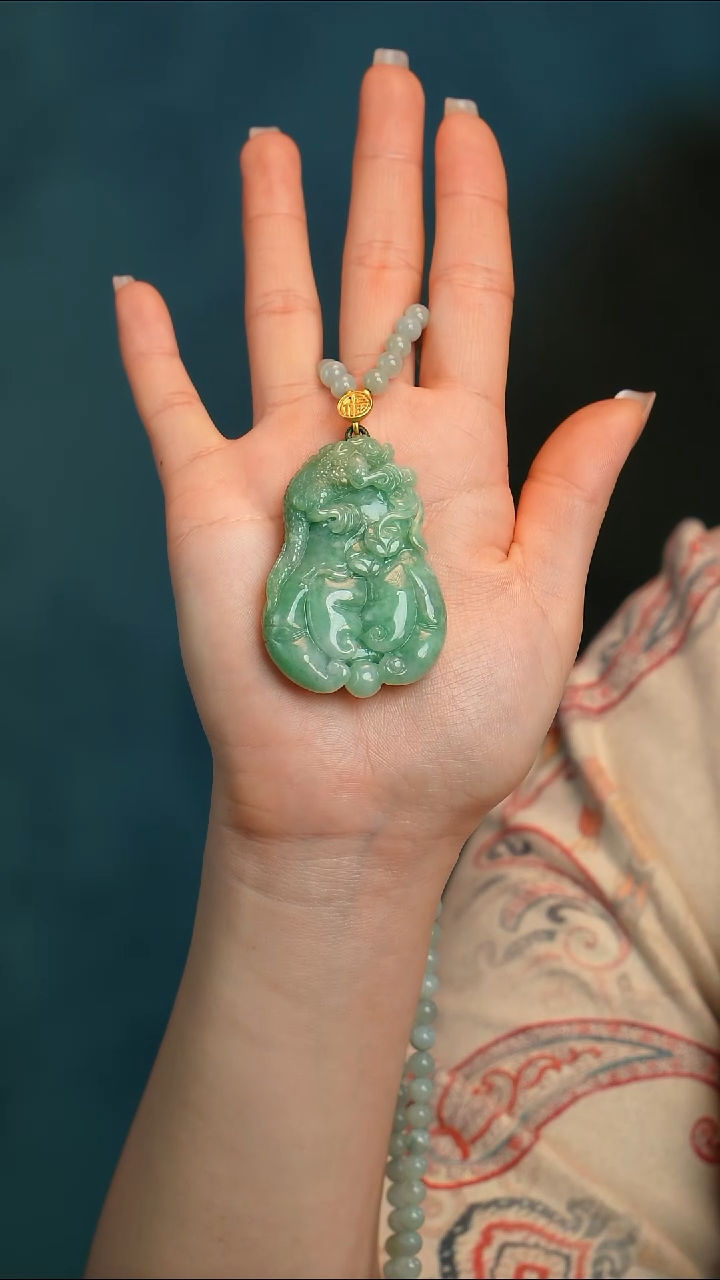 【闪购商品】翡翠颈饰未镶嵌满绿色