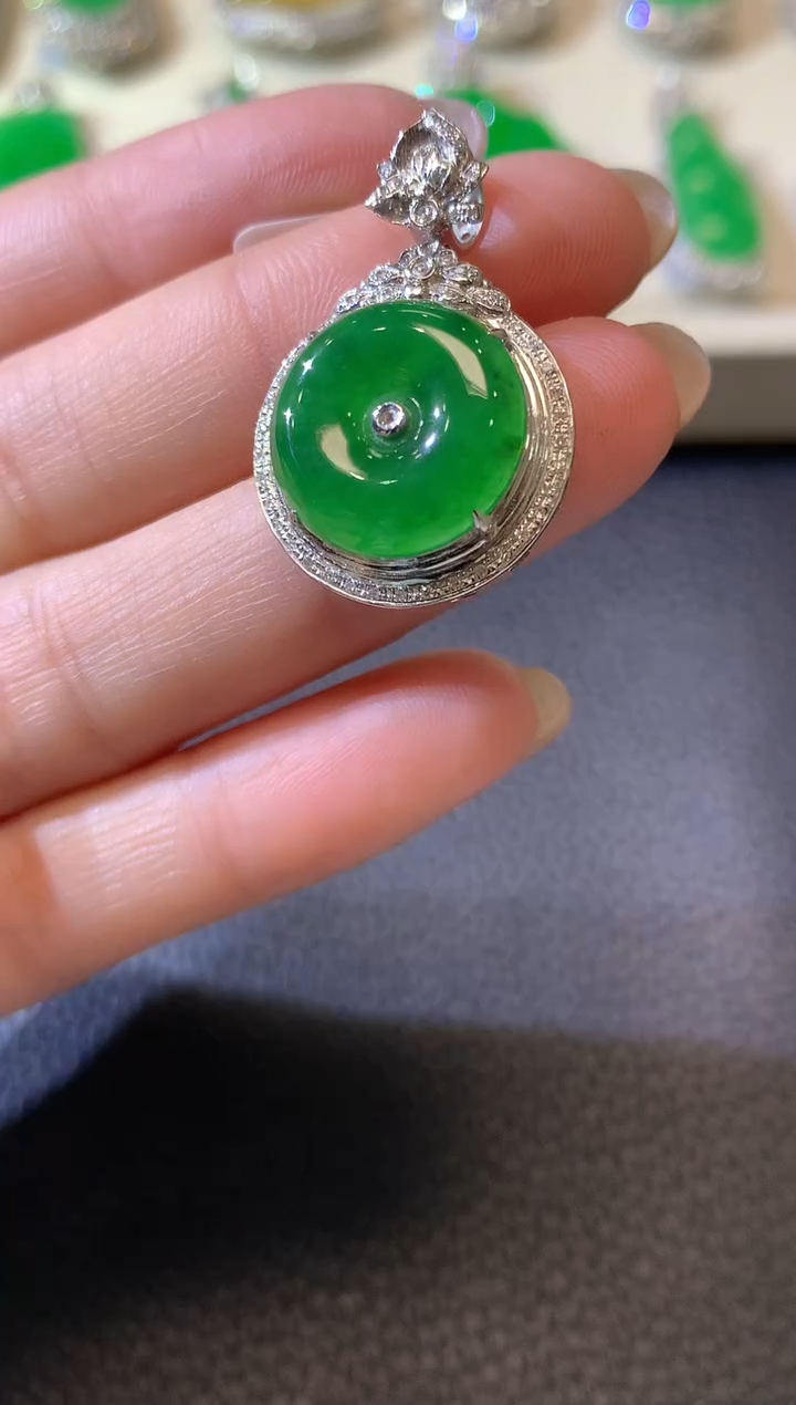 【闪购商品】翡翠吊坠(不含链)18K金镶嵌A94翡翠