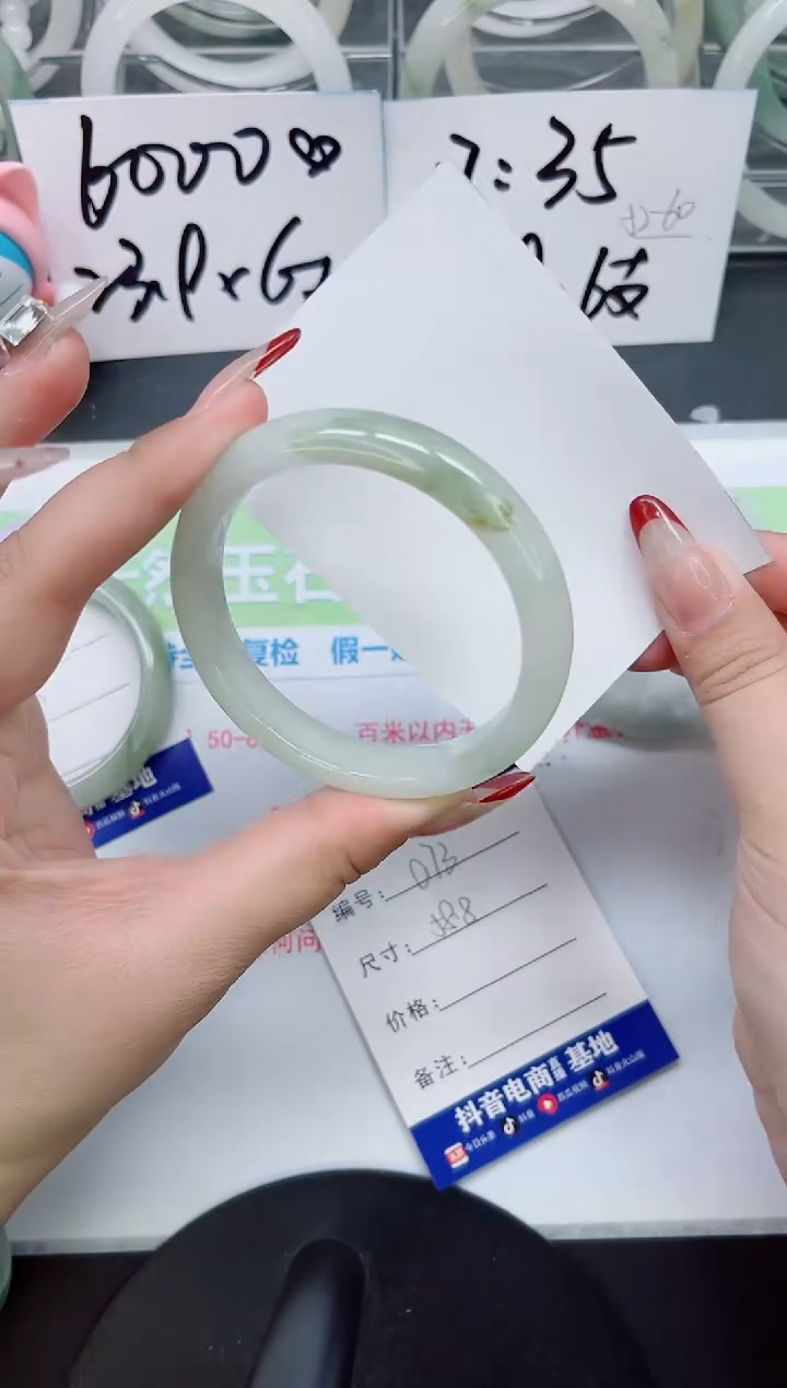 【闪购商品】石英质玉手镯未镶嵌a73