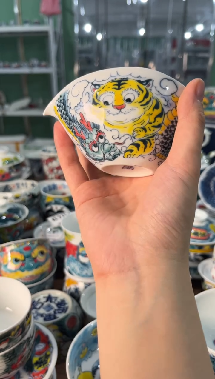 昨明景德镇陶瓷：公道杯