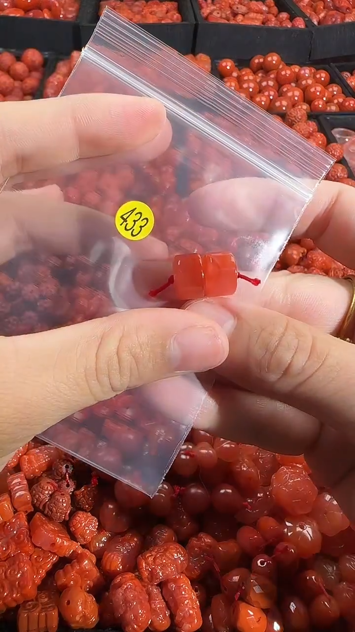 颈饰未镶嵌南红玛瑙1