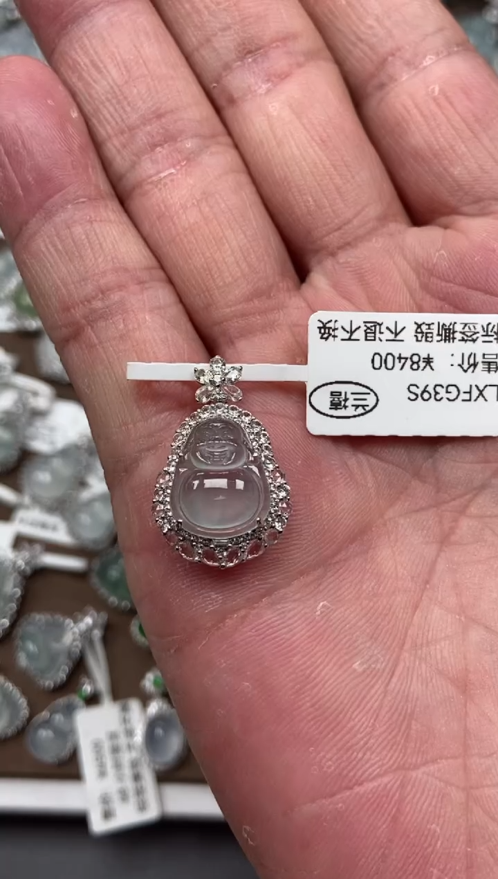 翡翠18K金镶嵌颈饰佛公