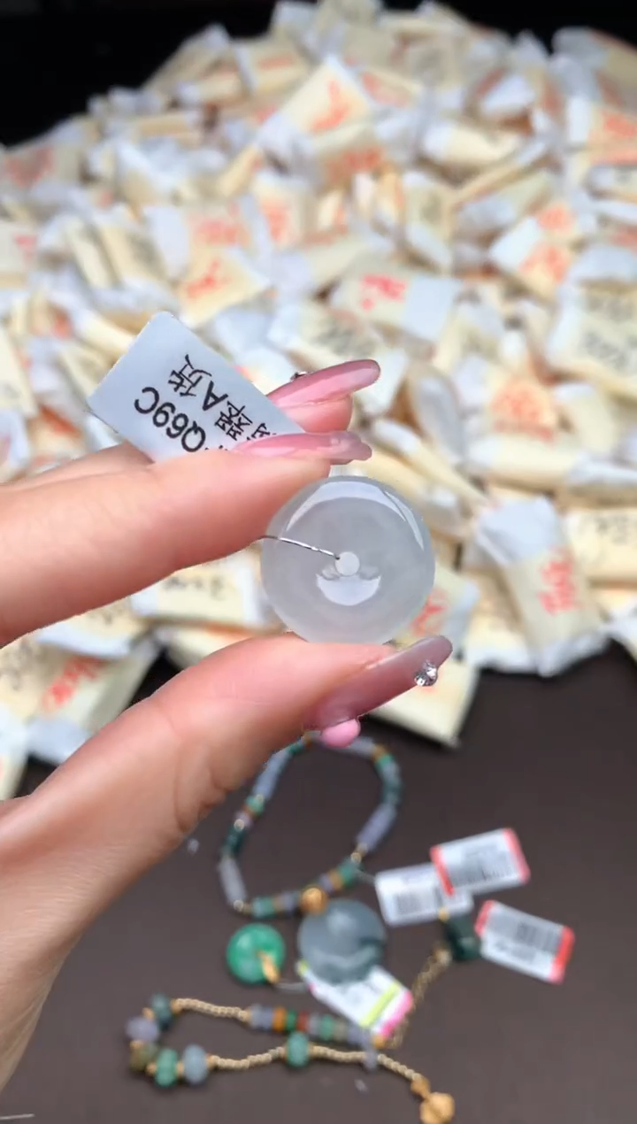 【闪购商品】翡翠颈饰未镶嵌—