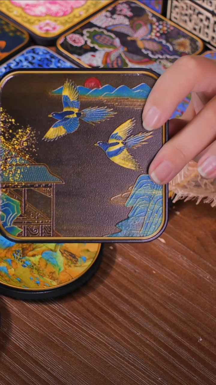 壹藏贰宝飞燕图案杯垫一片