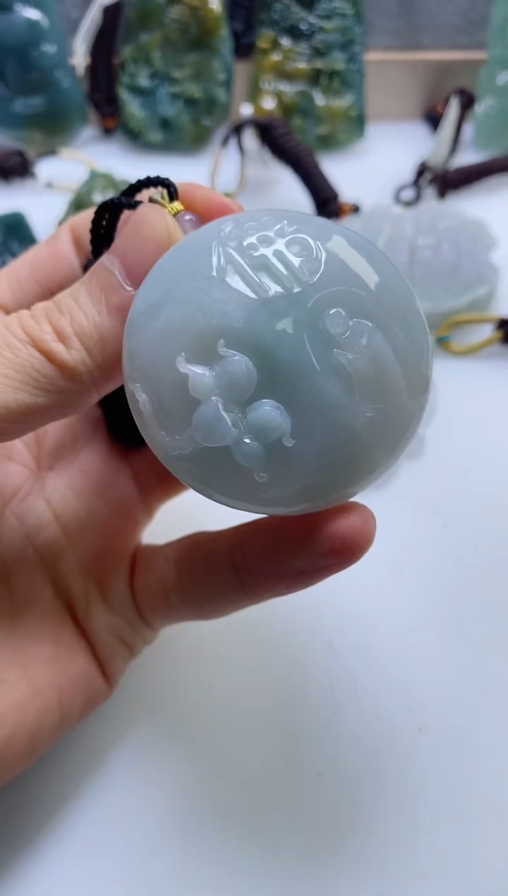 【闪购商品】翡翠挂件未镶嵌              
