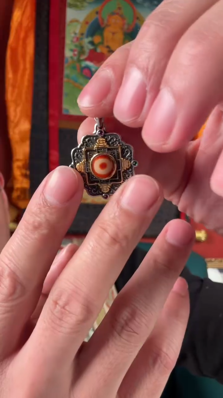 无非金属红肉吊坠