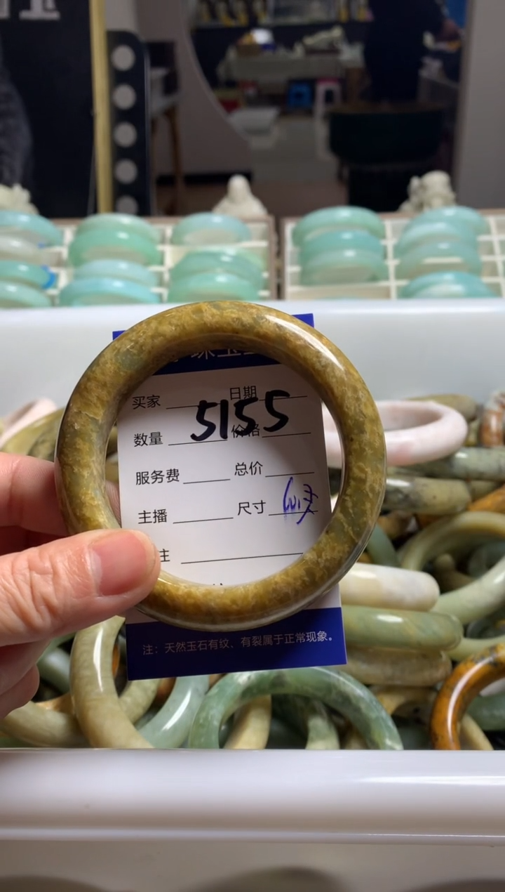 【闪购商品】蛇纹石玉手镯未镶嵌5155