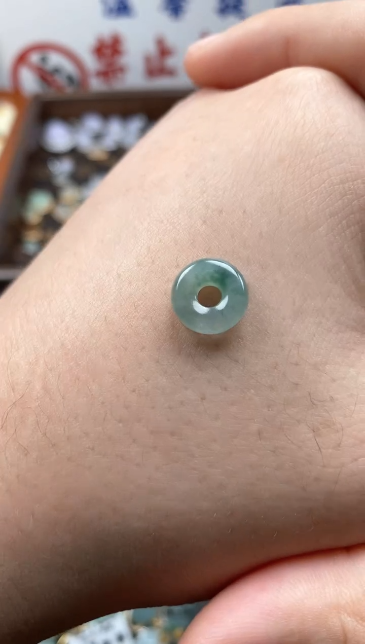 【闪购商品】翡翠颈饰未镶嵌哥哥