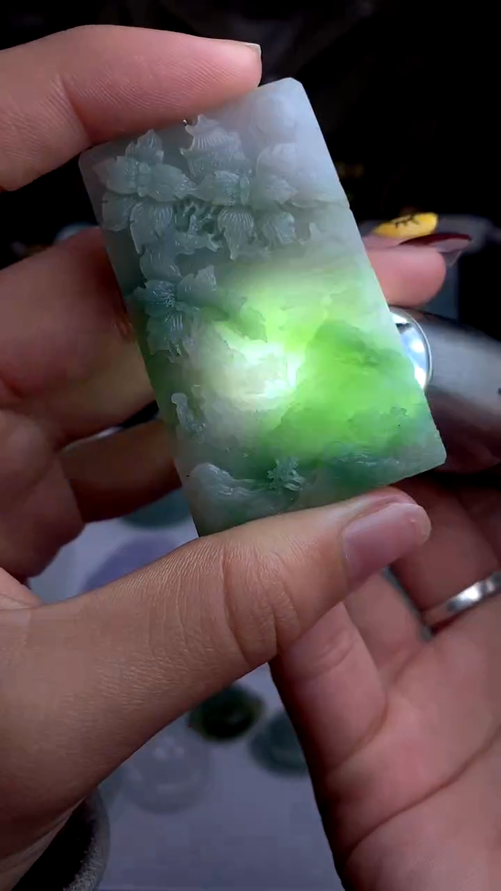 【闪购商品】定制翡翠未镶嵌吊坠