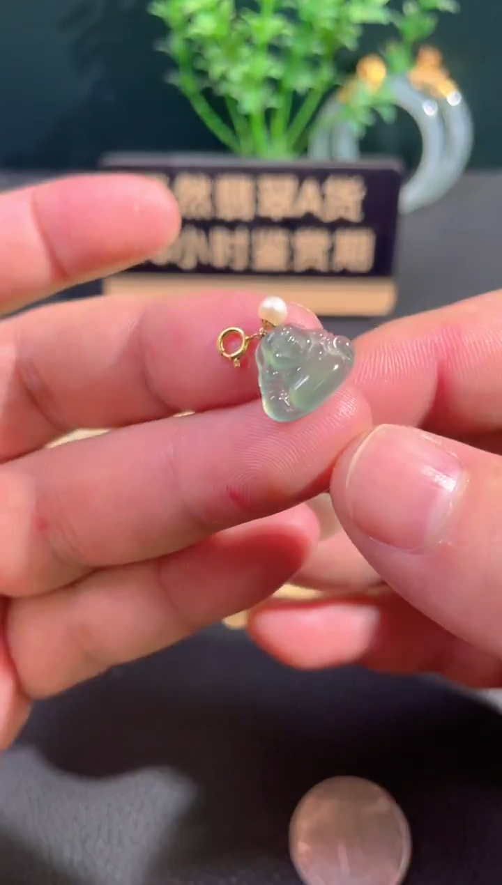 颈饰18K金镶嵌翡翠翡翠