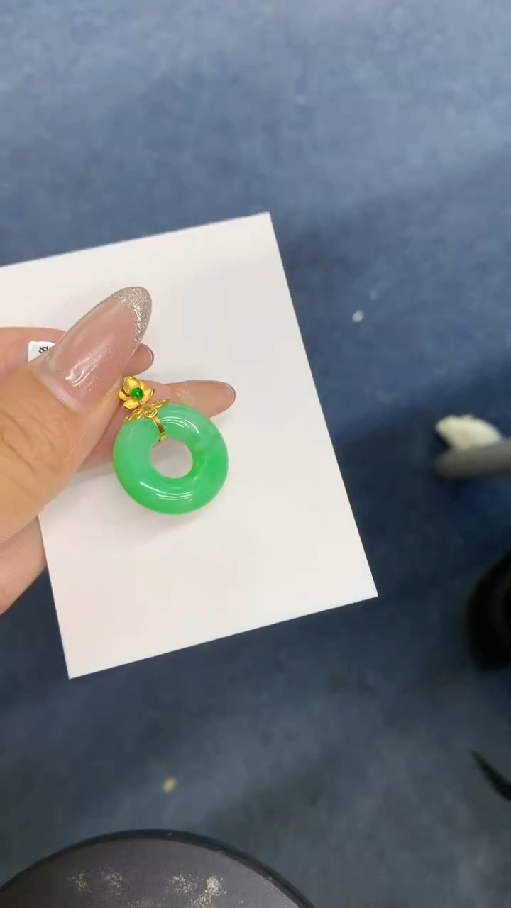 颈饰18K金镶嵌翡翠1