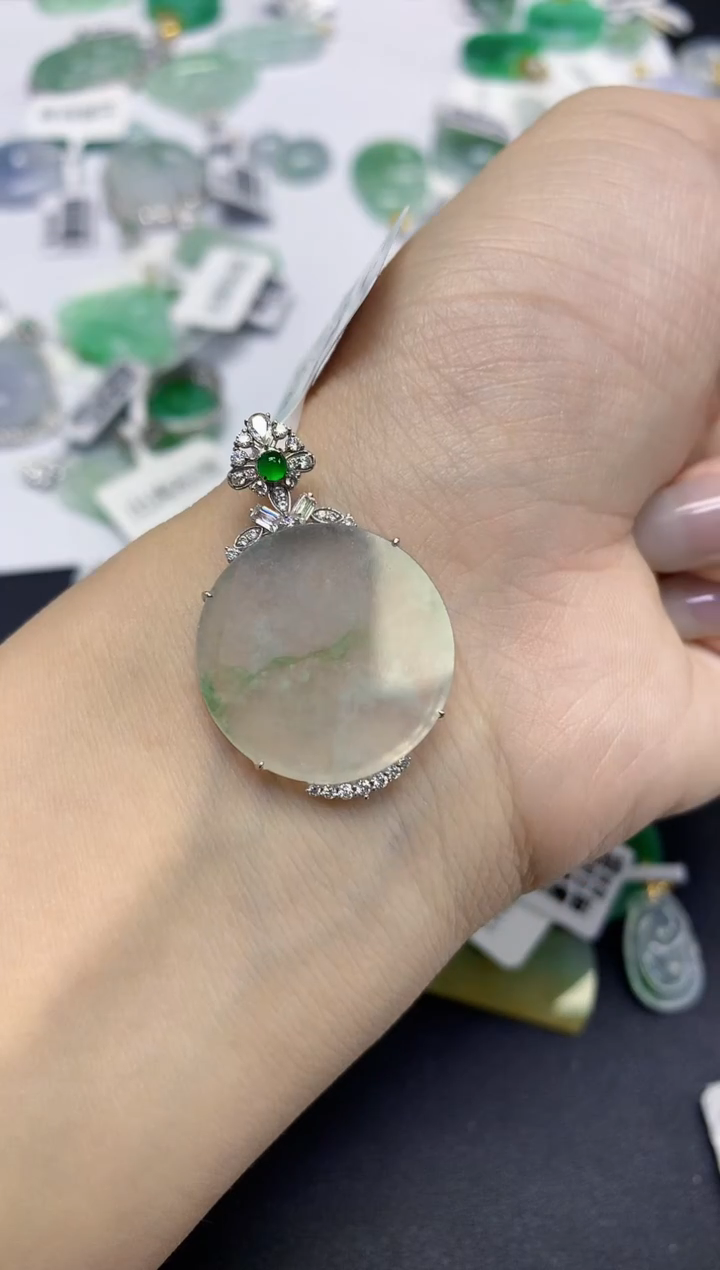 颈饰18K金镶嵌翡翠天然缅甸翡翠A货百元以上9元证书费自理