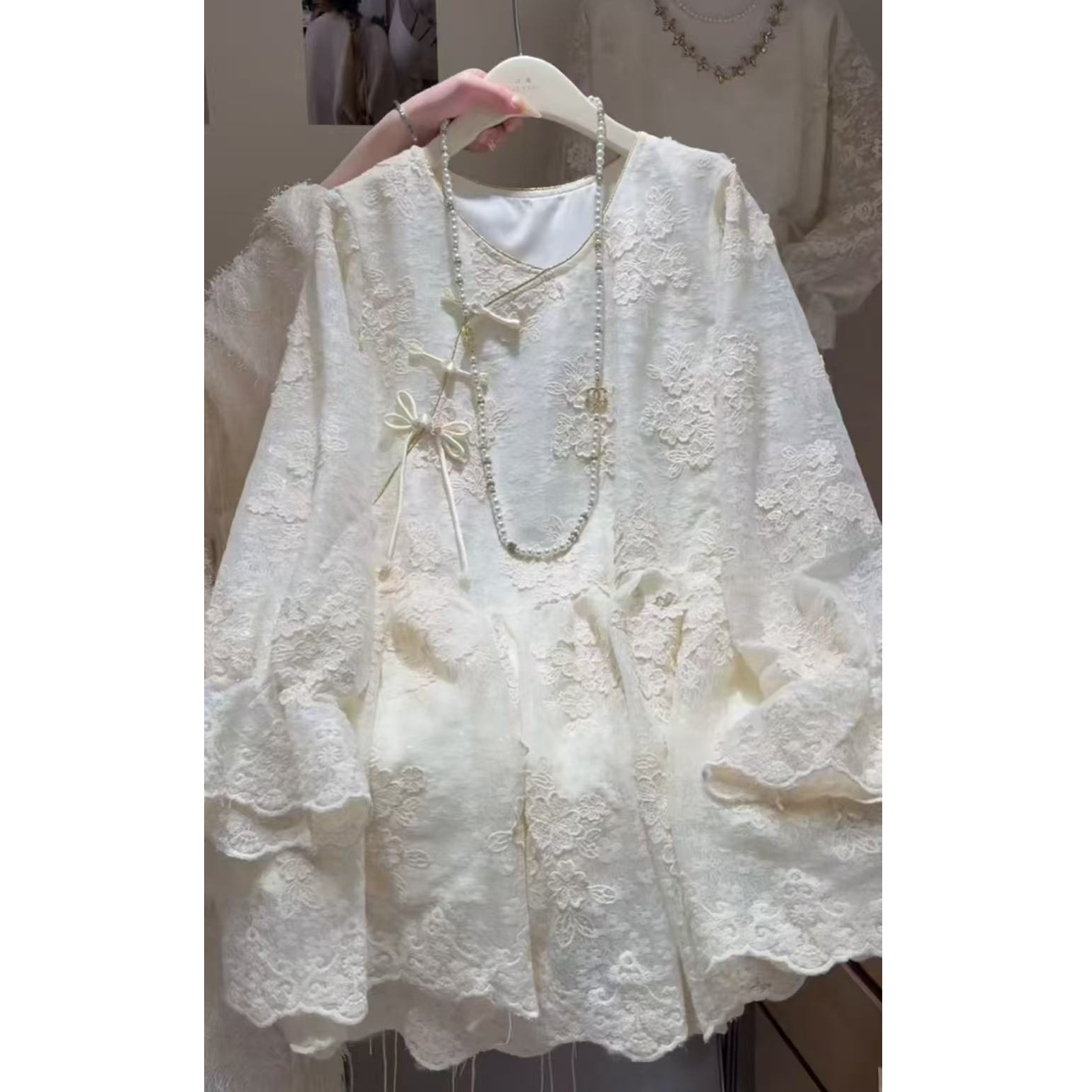 胖小旭大码宽松娃娃蕾丝衫提花刺绣盘扣遮肉通勤气质高级感上衣