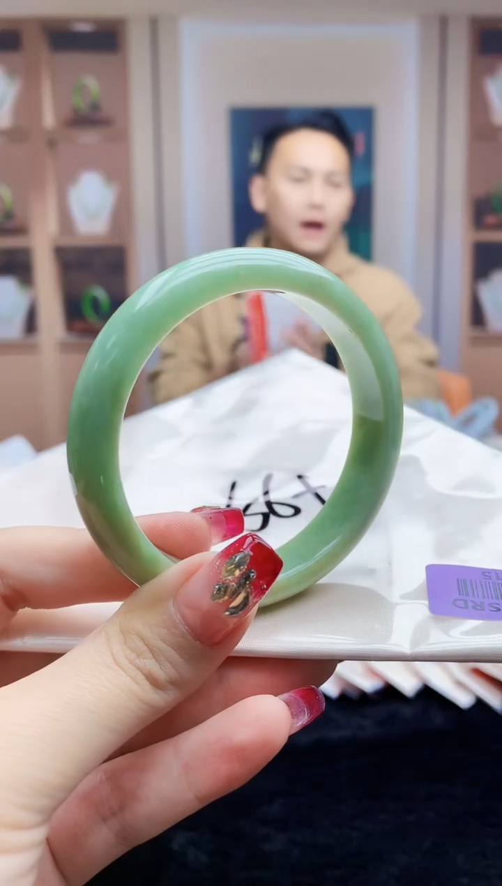 【闪购商品】翡翠手镯未镶嵌      H77-15