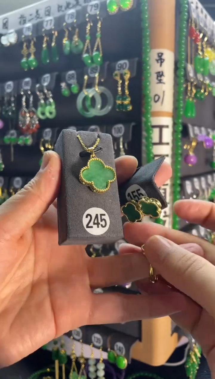 【闪购商品】翡翠颈饰银S925镶嵌245.....