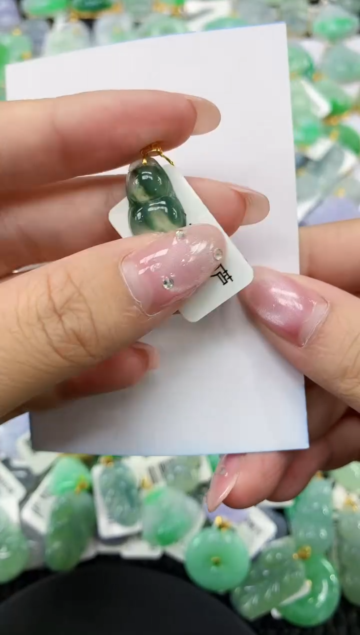 翡翠18K金镶嵌颈饰11111111111