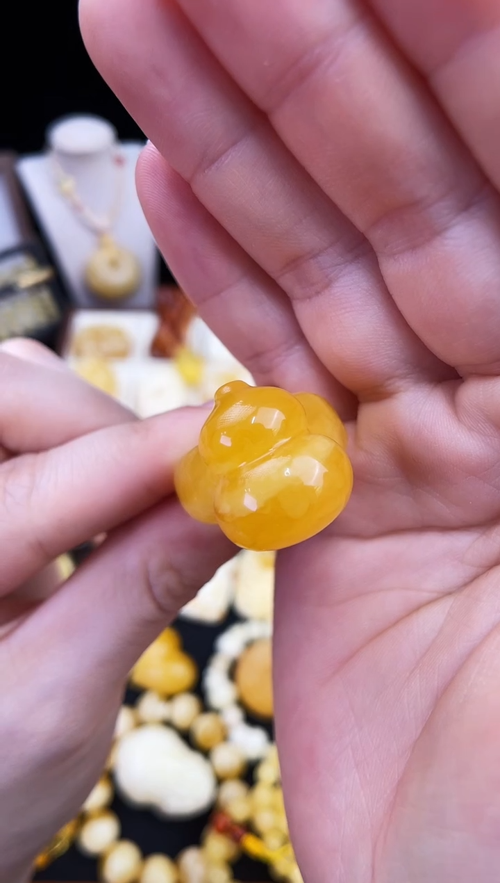 琥珀未镶嵌珠宝奇石R****r柒月
